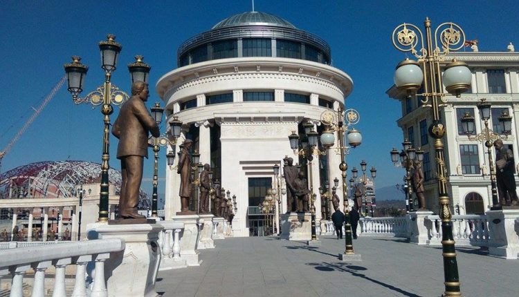 Gjashtë persona në Shkup akuzohen për mosrespektimin e orës policore