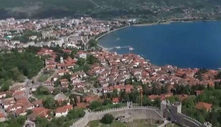 Ohër, arrijnë turistët e parë të huaj