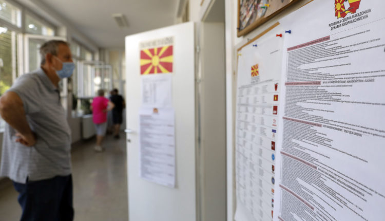 Përfundojnë votimet në Maqedoninë e Veriut, partitë nën ethe presin rezultatet