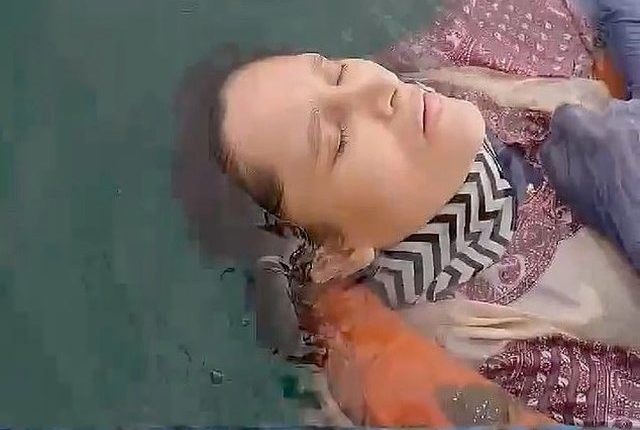 E pabesueshme: Gruaja e zhdukur prej dy vitesh gjendet duke notuar në det (FOTO)