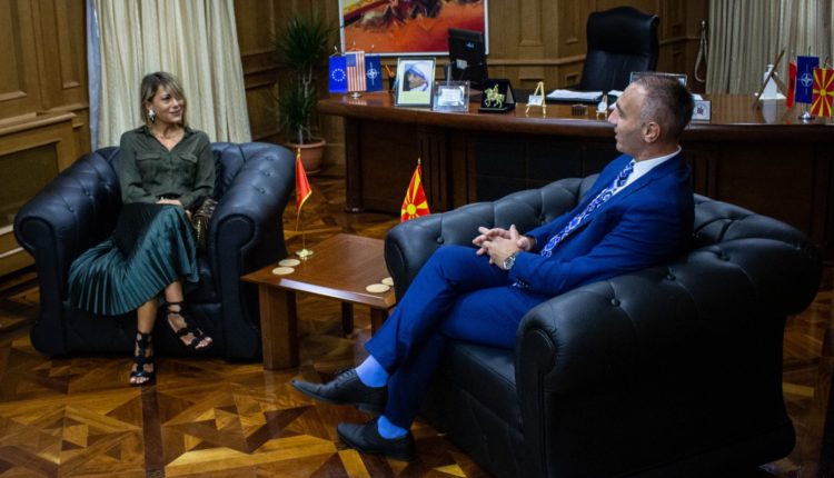 Zv. Kryeministri i parë Grubi takoi ambasadoren e Malit të Zi Petroviq: NATO dhe BE vlera që respektojmë bashkë