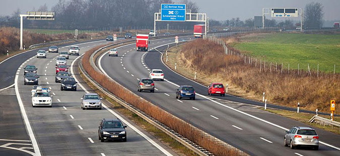 Trafiku rrugor po zhvillohet me intensitet mesatar në rrugët urbane dhe interurbane