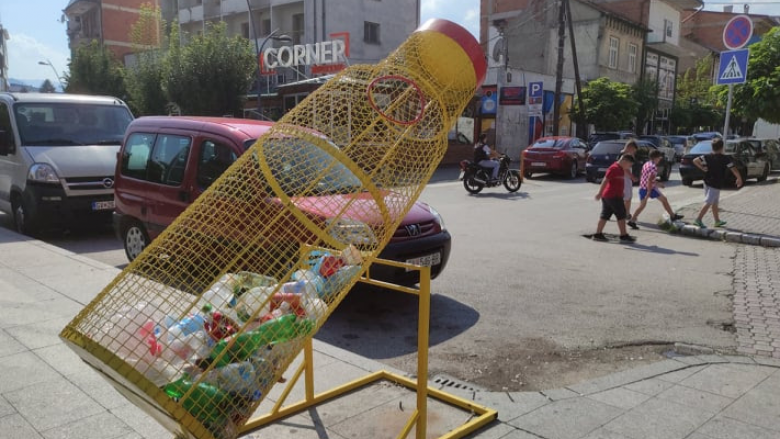 Në Gostivar vendosen koshe për grumbullimin e shisheve të plastikës dhe ambalazh kartoni