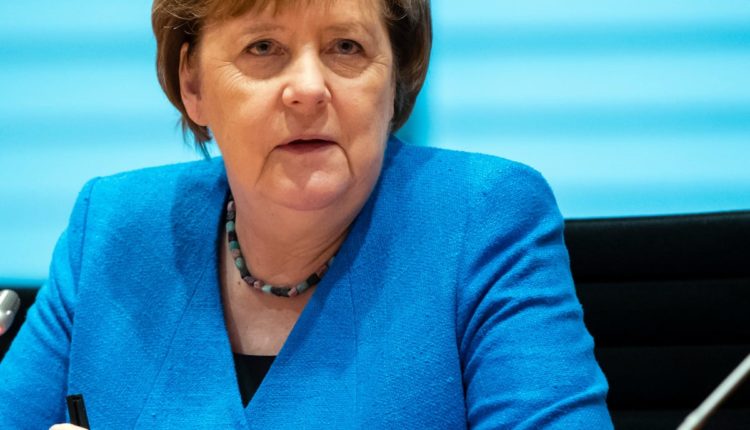 Kancelaria Merkel i uron shërim të shpejtë presidentit Trump dhe gruas së tij