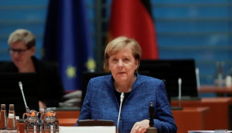 Merkel do që t`i mbyll baret, palestrat dhe restoranet për të ndaluar përhapjen e COVID-19