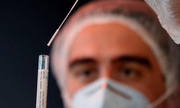Shkencëtarët po punojnë për një spërkatës hunde që mund të parandalojë infektimin me COVID-19