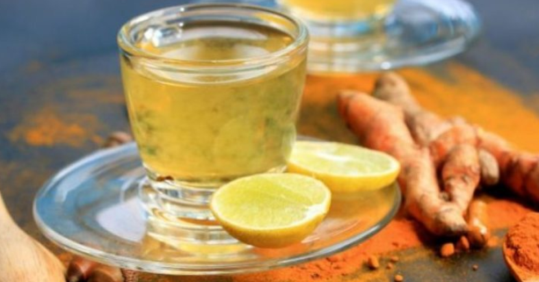 Mrekullitë që i ndodhin trupit kur pini ujë me limon dhe shafran