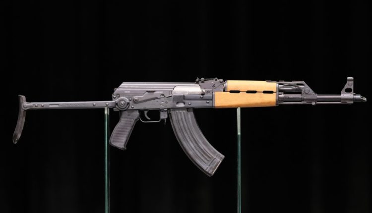 Terroristi i Vjenës vrau me armën e prodhimit serb “Zastava M70”