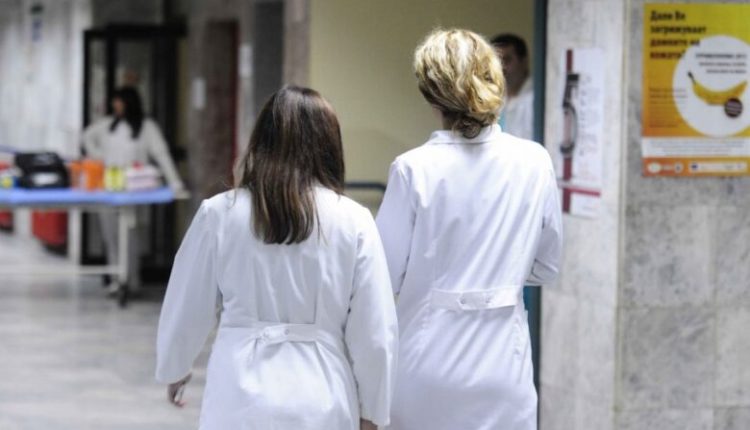 12 mjekë dhe 20 infermiere nga Armata do të angazhohen në Kovid-qendra