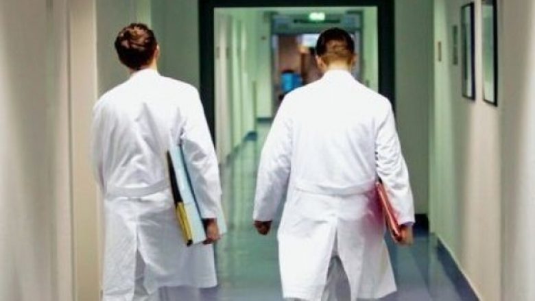 Mbi 20 mijë raste aktive me COVID-19 në Maqedoni, në spitale ka shtetër të lirë