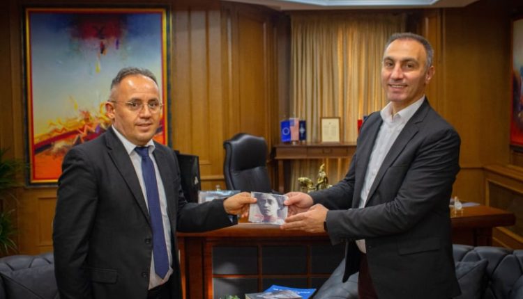 Qindra botime të Institutit i dhurohen Ministrisë për Sistem Politik