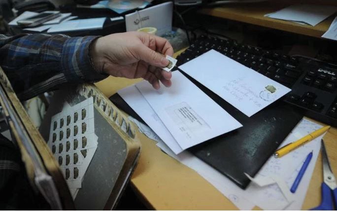 Si i mashtroi posta e shpejtë firmat në Maqedoni, Kosovë e Shqipëri ua mori paratë e porosive (VIDEO)