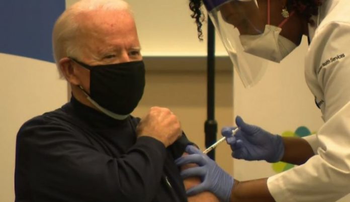 Joe Biden e merr “live” vaksinën kundër koronavirusit (VIDEO)