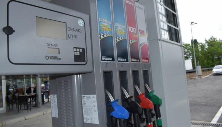 Shtrenjtohet çmimi i naftës, lirohet çmimi i benzinës në Maqedoni