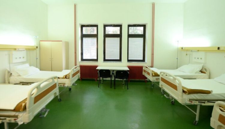 Covid-19 në Shkup, mbi 80 krevate të lira nëpër spitale
