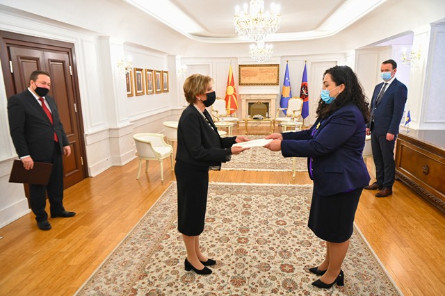 Osmani pranon letrat kredenciale të ambasadores së Maqedonisë së Veriut
