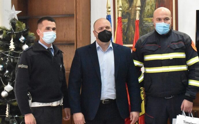 Bujar Osmani shpallet polici më i mirë në Kumanovë (Foto)