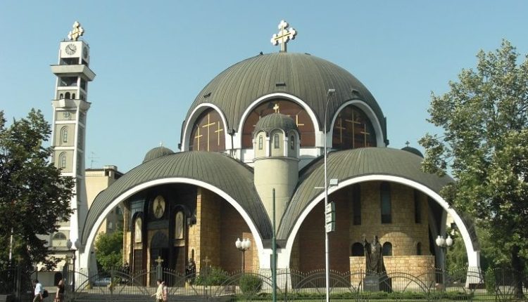 Besimtarët ortodoksë sot e festojnë Ujin e bekuar, këtë vit nuk ka hedhje të kryqit