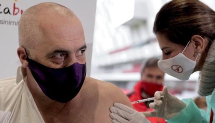 Sot marrin dozën e dytë të vaksinuarit në Shqipëri, mes tyre edhe Rama