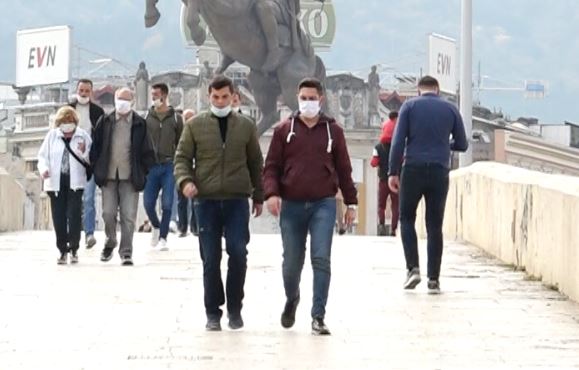 Vazhdojnë gjobat për mosmbajtje të maskës mbrojtëse