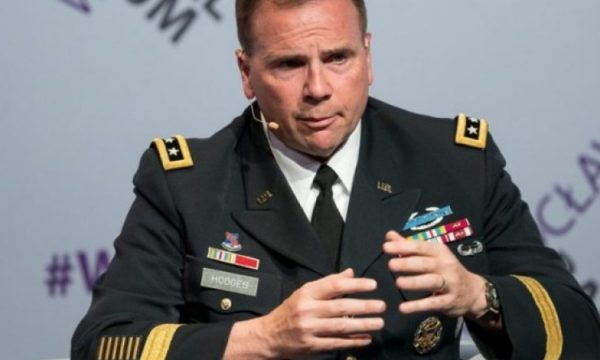 Gjenerali amerikan: Ndaluam spastrimin etnik të shqiptarëve të Kosovës