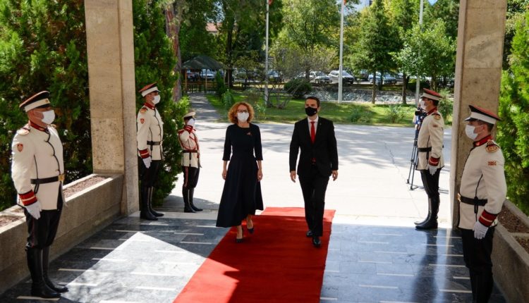 Shekerinska në Slloveni në takime me presidentin Pahor dhe ministrin e Mbrojtjes Tonin