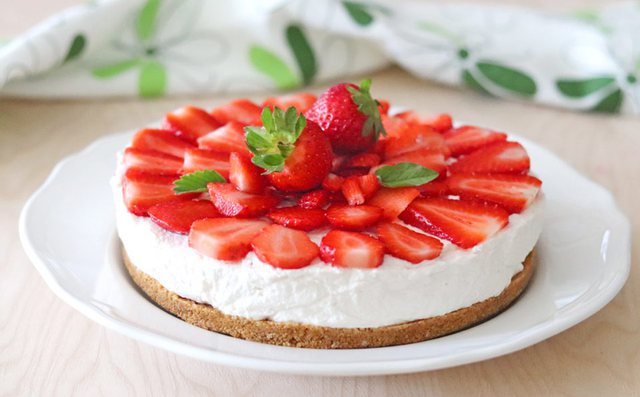 Cheesecake me luleshtrydhe