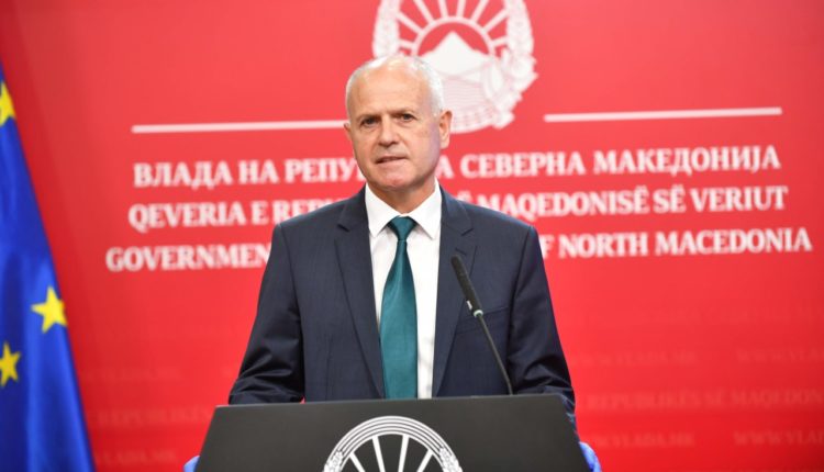 Qeveria shkarkon Paunovskin!