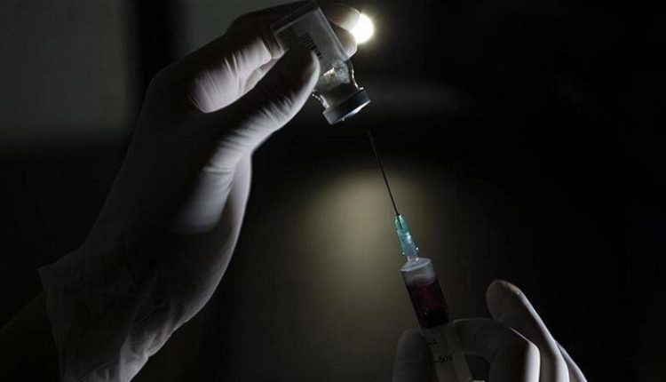 Vaksinat po “zbehin lidhjen” mes infektimeve me koronavirus dhe vdekjeve