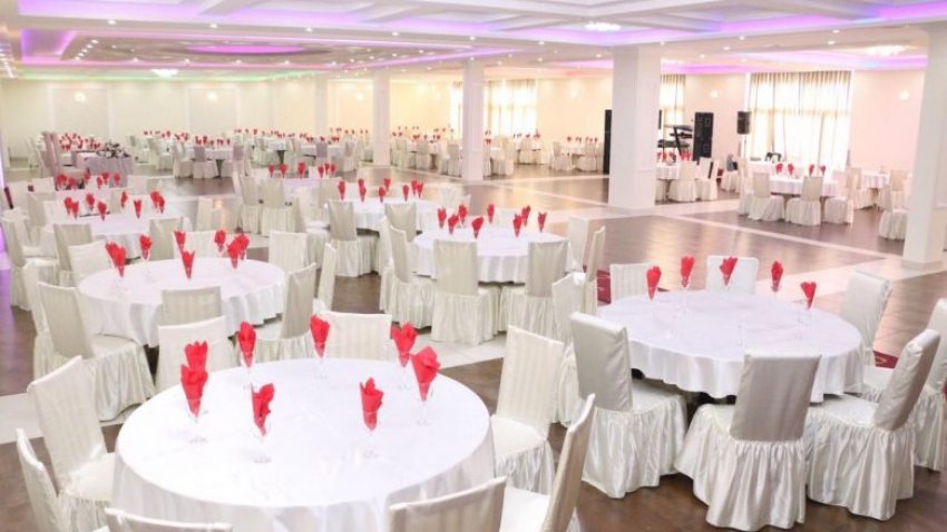 Bekteshi: Në fund të majit mund të hapen restorantet për dasma