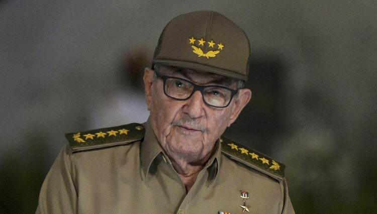 Pas 62 vitesh merr fund dinastia në Kubë? Raul Castro jep dorëheqjen