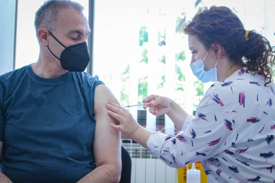 Grubi vaksinohet dhe apelon qytetarët të regjistrohen në vakcinacija.mk
