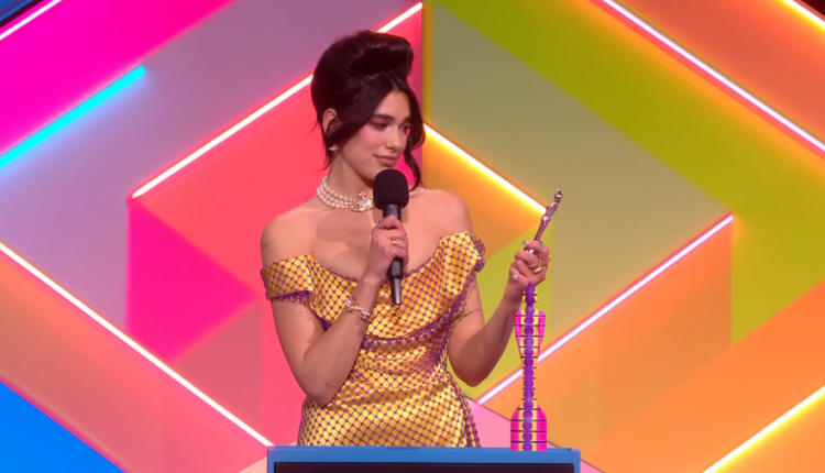 Dua Lipa fiton çmimin për këngëtaren më të mirë britanike në “Brit Awards”