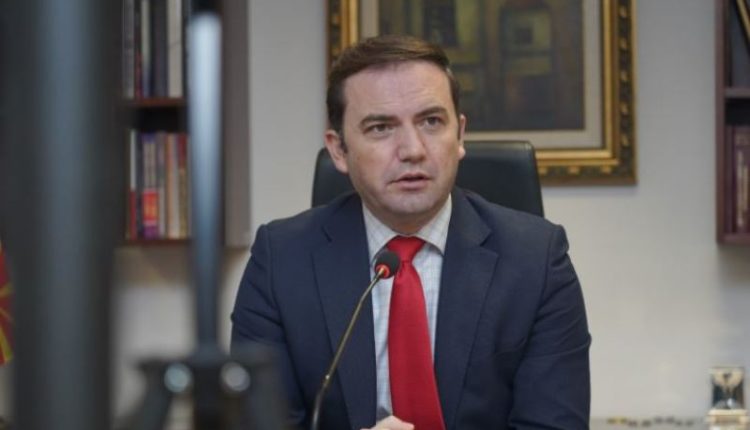 Cili është roli i Aleksandrovit dhe Osmanit si pjesë e delegacionit në Romë?