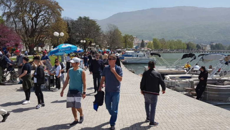 Turistët e huaj do të bëjnë test PCR falas në Maqedoni
