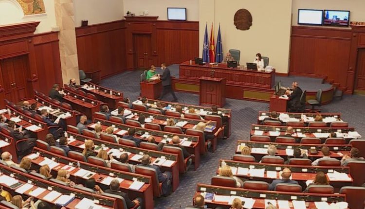 “E Majta” dorëzon qindra amendamente për ndryshimet në Projektligjin për Kuvendin