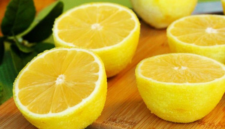 Lëngu i limonit, kur nuk duhet ta teproni me dozën