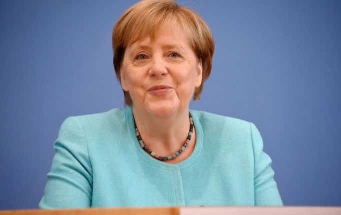 Pak para pensionit: Merkel i mposht të gjithë liderët tjerë botërorë me popullaritet