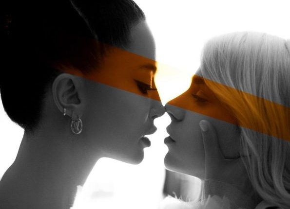 Puthje në buzë?! Arilena dhe Dafina do të thyejnë tabu me duetin e ri! (Foto)