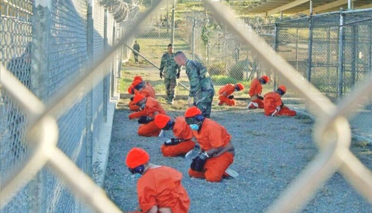 Bidenit i kërkohet të mbyllë burgun ushtarak të Guantanamos