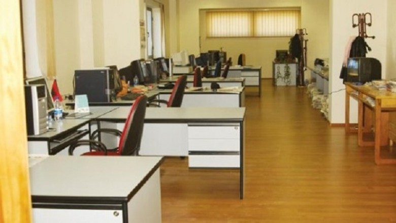 Administrata në Maqedoni të premten do të punojë vetëm katër orë