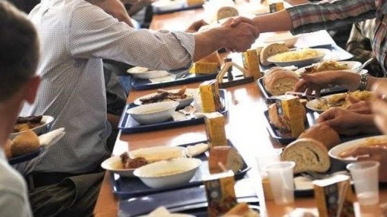 Maqedoni: Nesër nis afati i dytë për subvencionimin e një vakti ushqimor për studentët