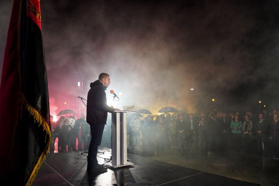 Mickoski: Kur Zaevi flet për BE-në, qytetarët e dinë se gënjen