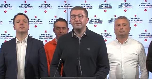 Mickoski i ‘ashpër’ me kryetarët e rinj të komunave, ka dy fjalë për ta