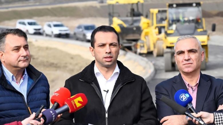 Filloi asfaltimi i rrugës Shkup-Bllacë, faza e parë e ndërtimit pritet të përfundojë në mesin e vitit 2022