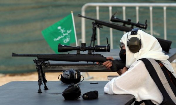 Me shami dhe snajper, gruaja saudite që po thyen tabutë