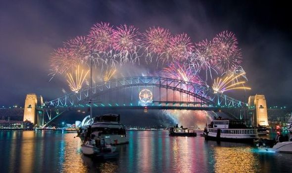 Mbërrin Viti i Ri në Australi, spektakël fishekzjarresh në temperatura 26 gradë (VIDEO)