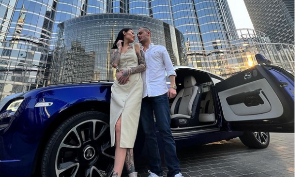 Don Xhoni takohet me modelen ruse në Dubai, konfirmojnë lidhjen