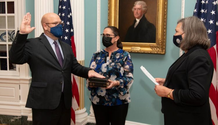 Betohet ambasadori i ri i Amerikës (FOTO)