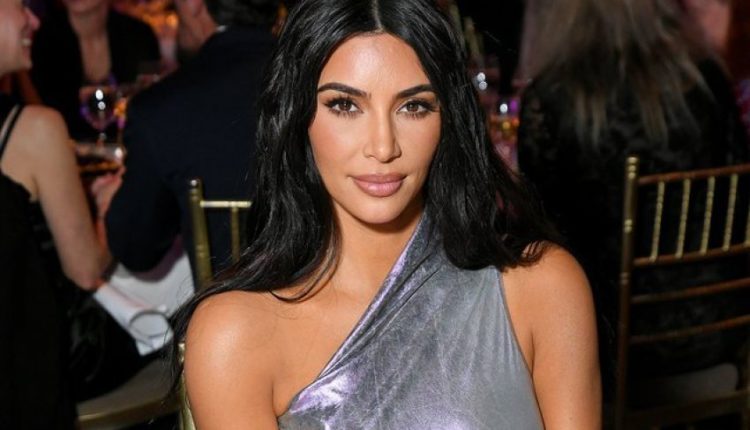 Twitteri shpërthen në zemërim pas këtij postimi të Kim Kardashian